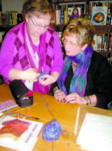 NW dd6 PHOTO darn socks LADY WITH PURPLE SCARF LEARNING ONE