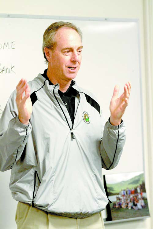 Celtic great Dave Cowens holds court with Laker basketball players