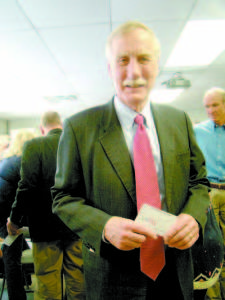 U.S. SEN. ANGUS KING (I-District 1) holds a card that shows climate change data. On Thursday, King made a stop in Naples, supporting local environmental groups and area fishermen in their quest for federal legislation to slow climate change. (De Busk Photo)  