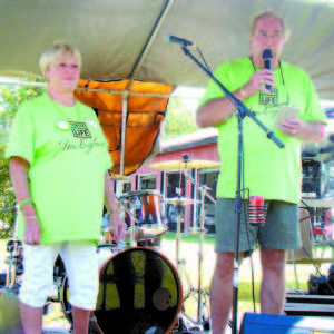CANDICE AND JOHN GILDING, Corey Gildingâ€™s stepmother and father wear organ donation T-shirts. 